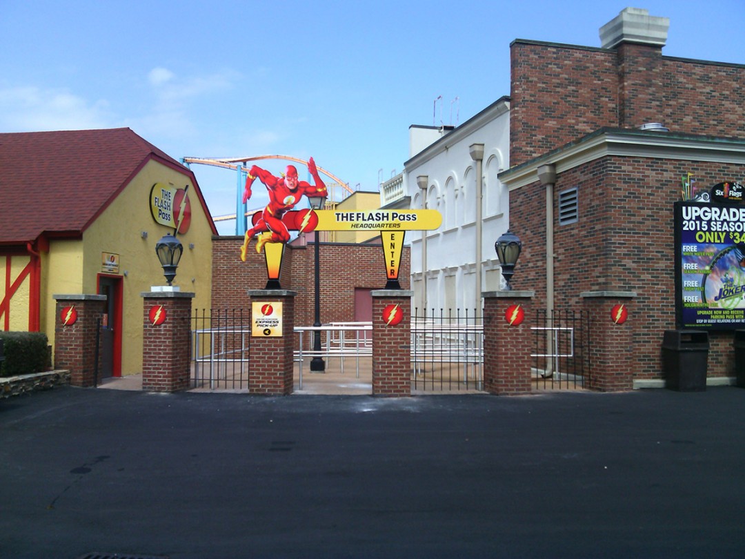 Flash Pass At Six Flags Over Georgia Signal Signs